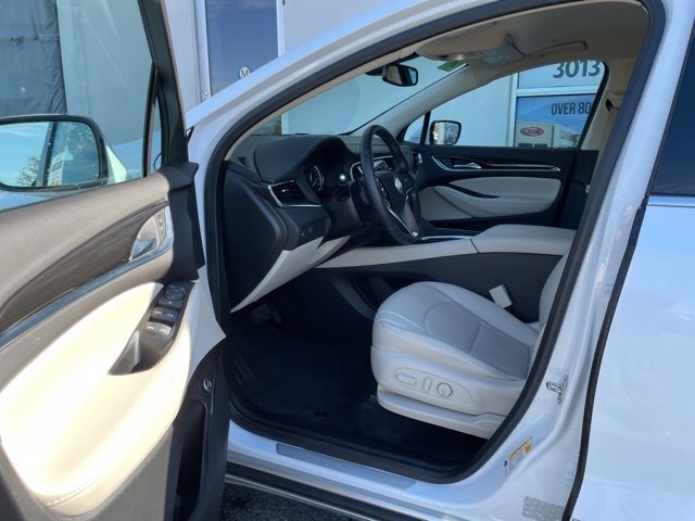 Used 2023 Buick Enclave Essence image 8