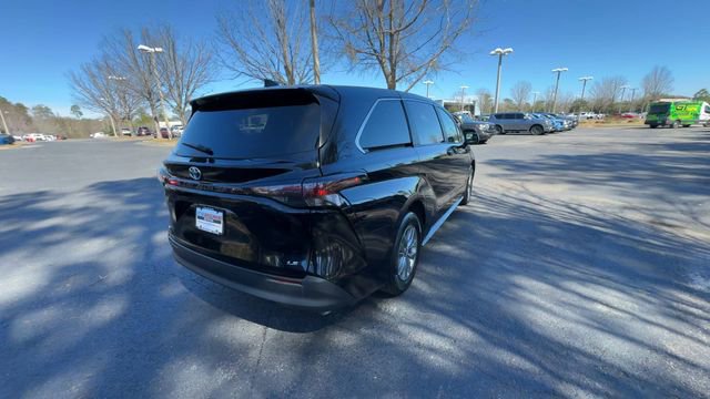 Used 2025 Toyota Sienna LE image 15