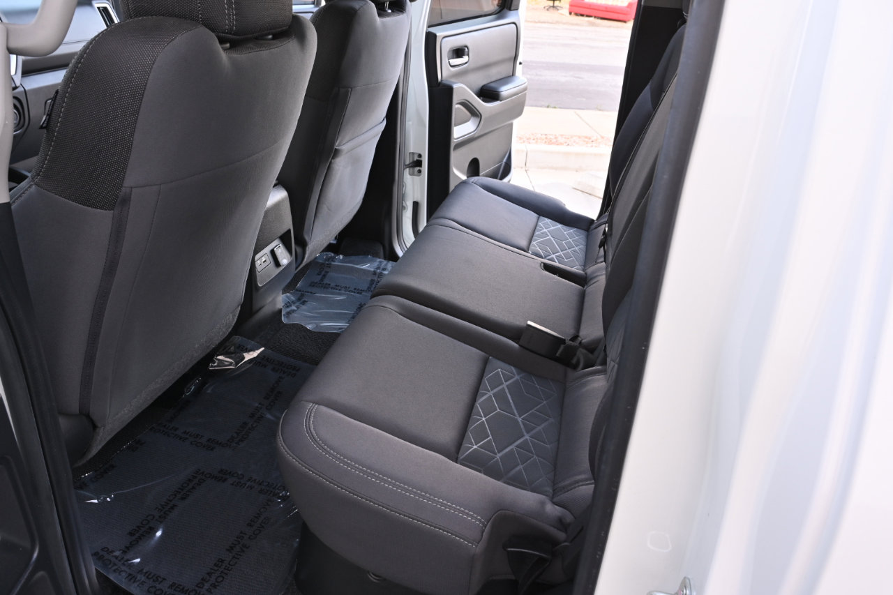 Used 2025 Nissan Frontier SV w/ SV Convenience Package RWD image 16