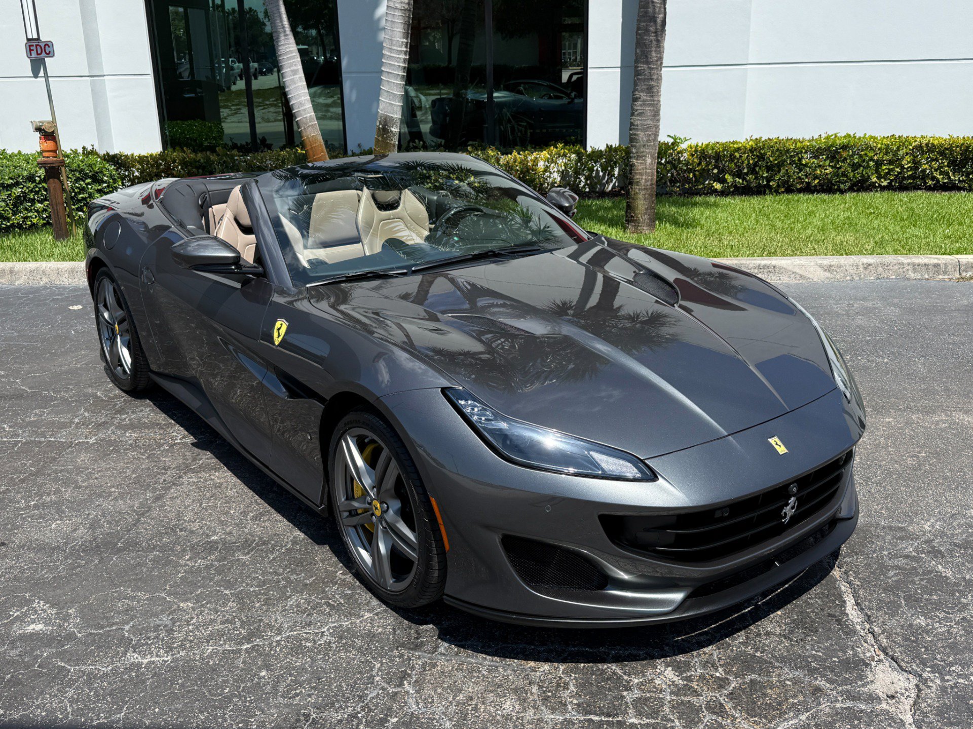 Used 2019 Ferrari Portofino RWD image 7