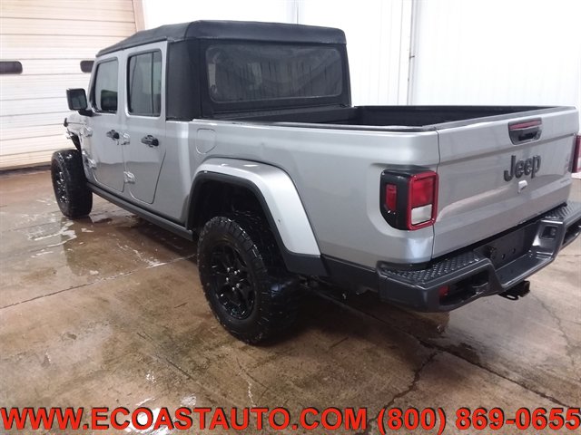 Used 2021 Jeep Gladiator Willys AWD/4WD image 3