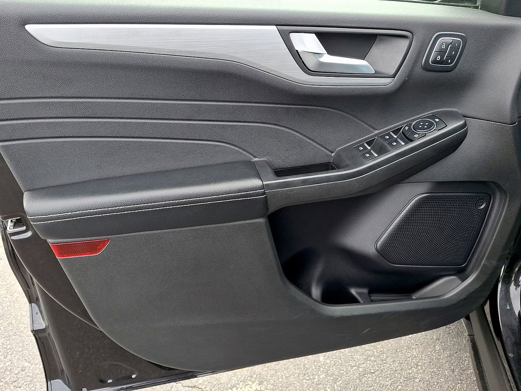 Used 2024 Ford Escape Platinum image 9