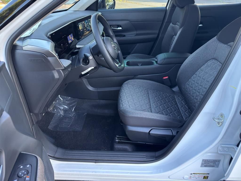 New 2026 Nissan Kicks SV image 15