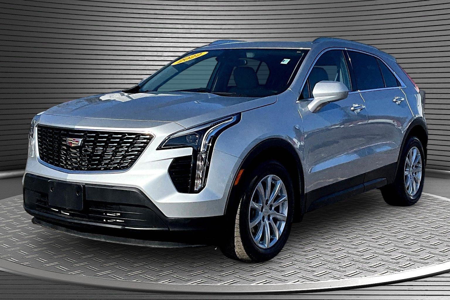 Used 2022 Cadillac XT4 Luxury w/ Cold Weather Package image 3