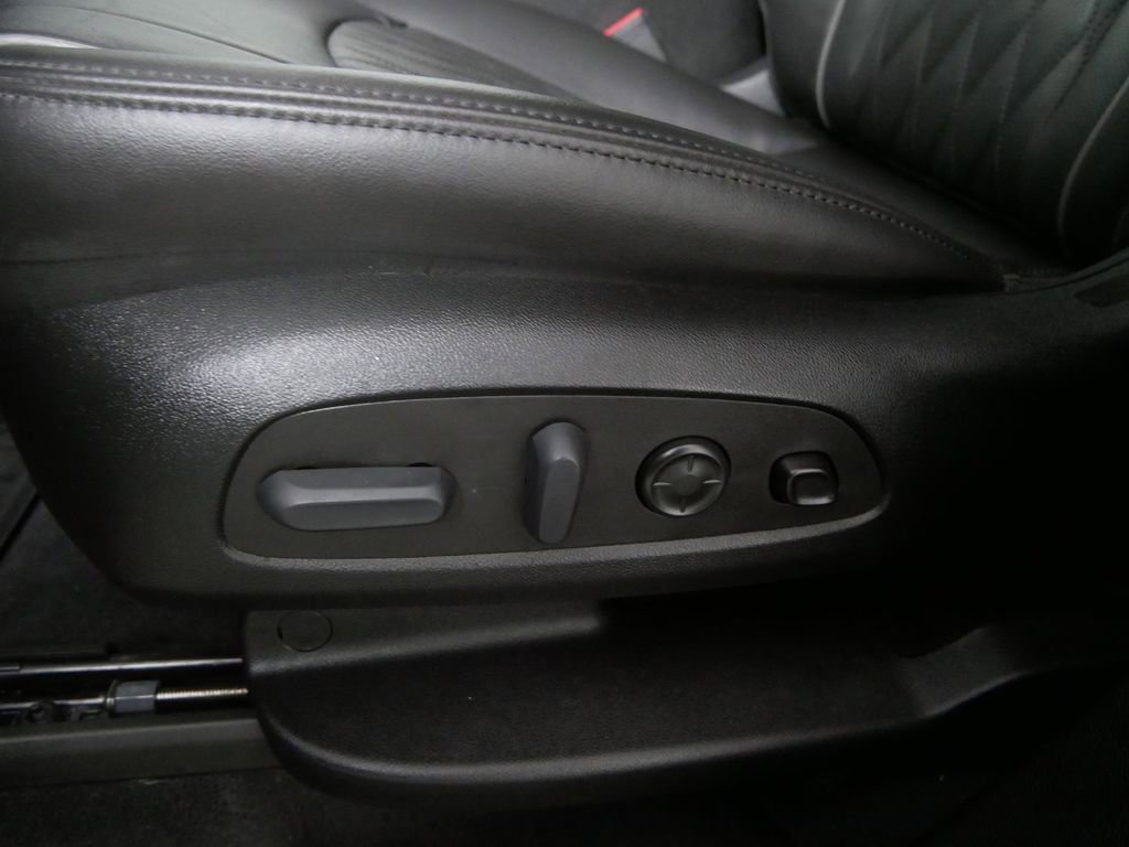 Used 2024 Buick Enclave Avenir w/ Avenir Technology Package image 20