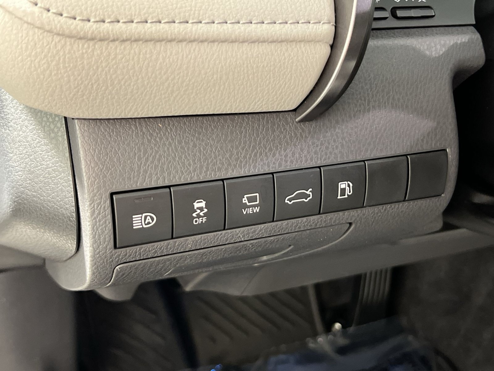 Used 2018 Toyota Camry XLE w/ Audio Package FWD image 31