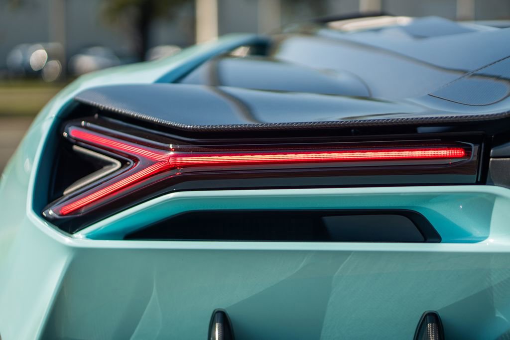 Used 2025 Lamborghini Revuelto image 12