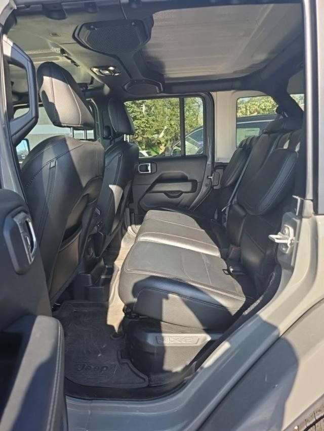 Used 2023 Jeep Wrangler Unlimited Sahara w/ Cold Weather Group AWD/4WD image 18
