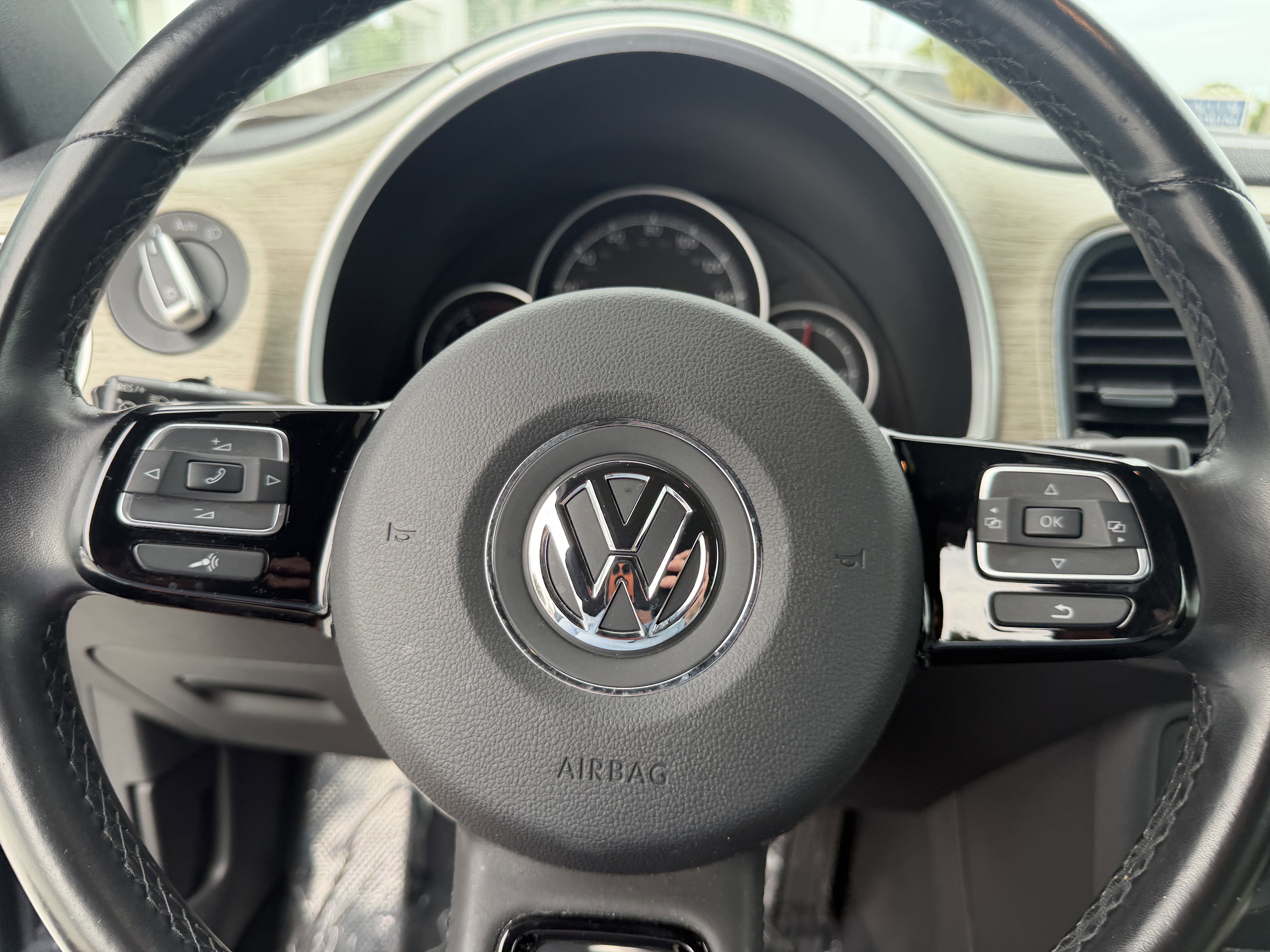 Used 2018 Volkswagen Beetle 2.0T FWD image 24