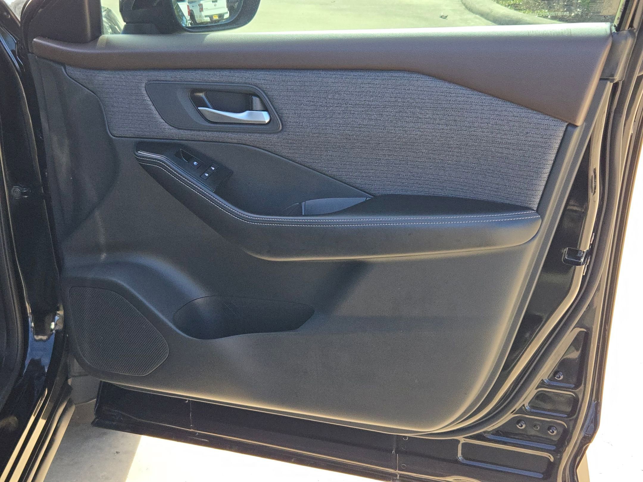 Certified 2023 Nissan Rogue SV image 28