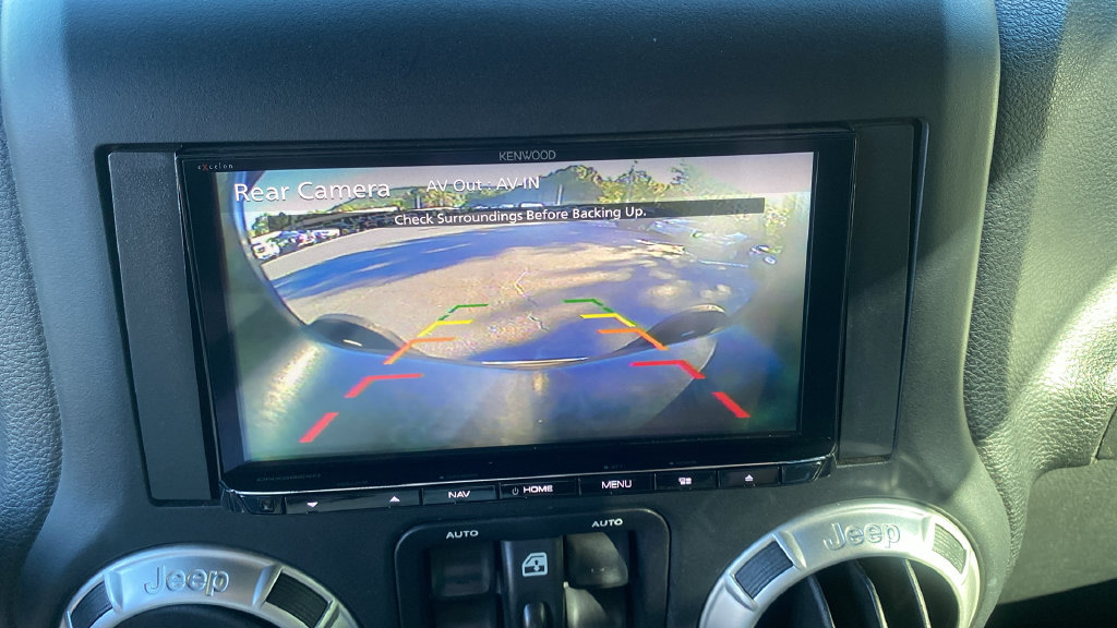 Used 2018 Jeep Wrangler Unlimited Sahara w/ Connectivity Group AWD/4WD image 26