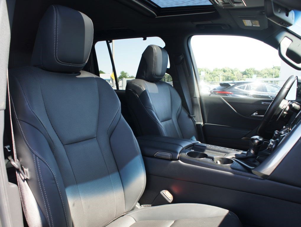 Used 2024 Lexus LX 600 4WD w/ Luxury Package image 23