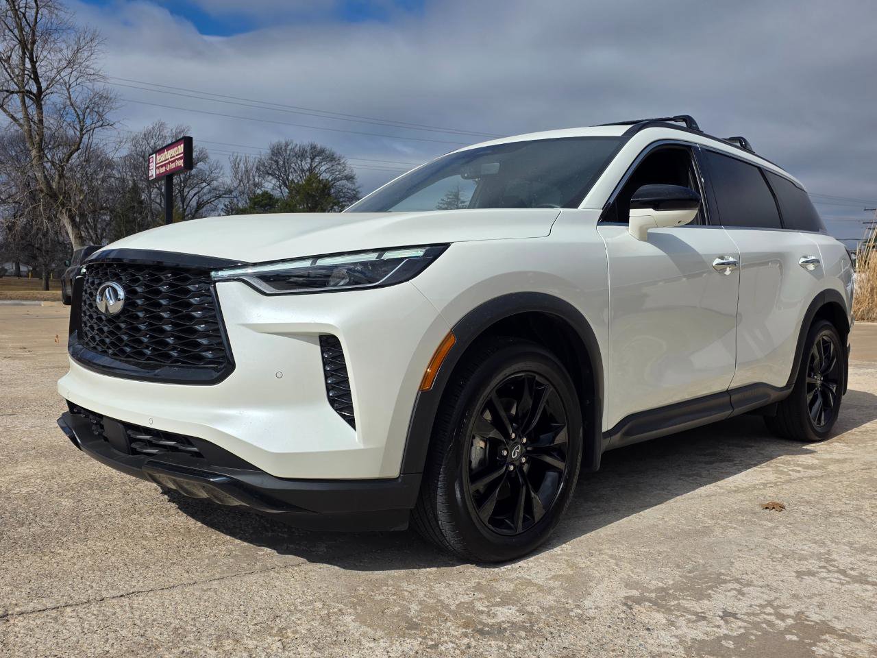 Used 2025 INFINITI QX60 Luxe w/ Black Edition image 2