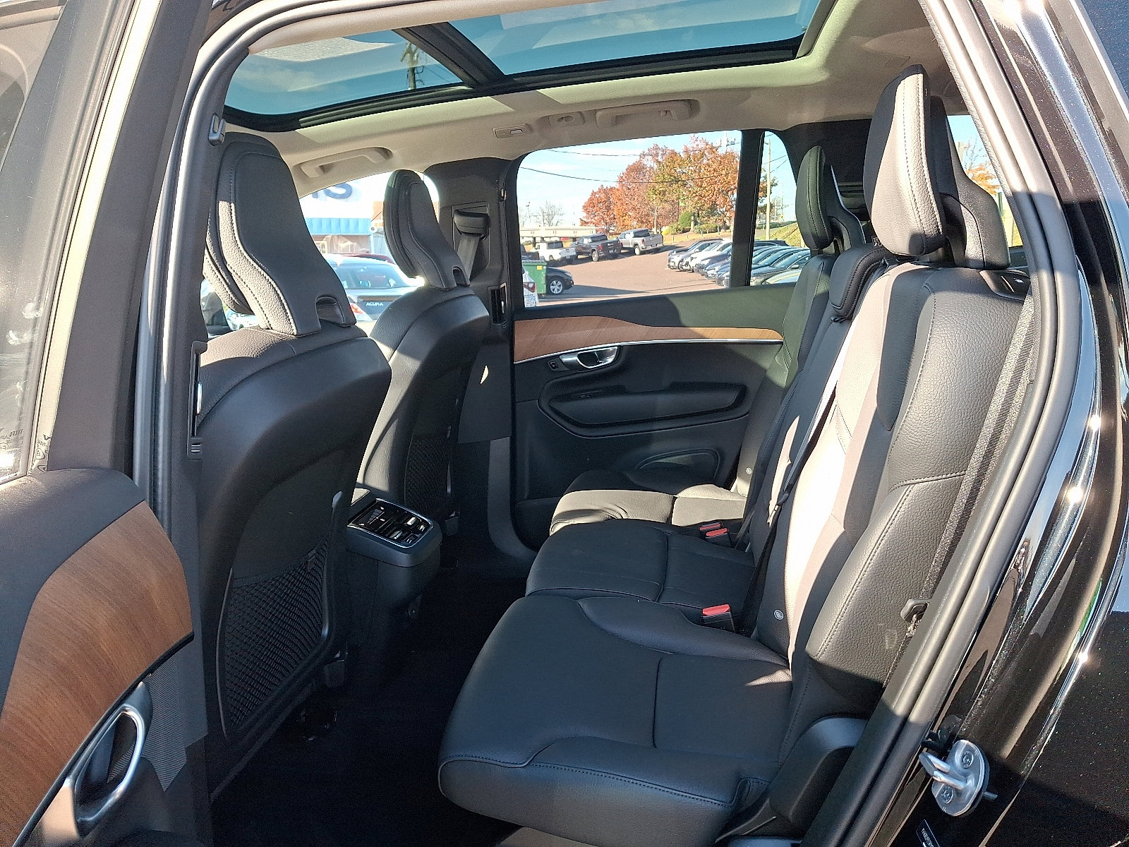 Used 2024 Volvo XC90 B6 Plus w/ Protection Package Premier image 10