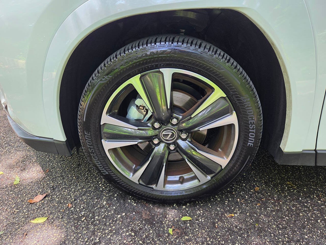 Used 2026 Lexus UX 300h FWD w/ Accessory Package (Z2) image 18