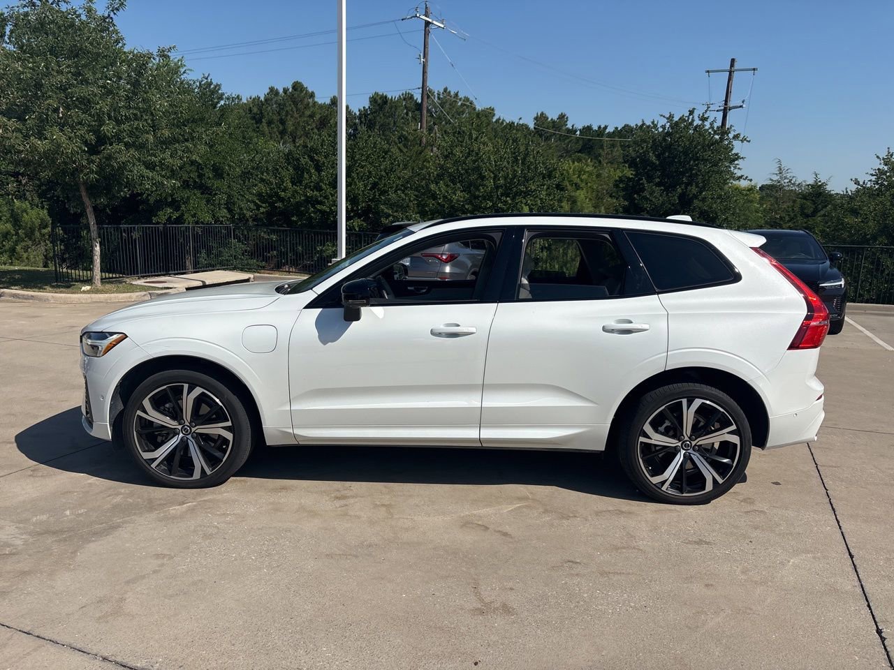 Used 2024 Volvo XC60 T8 Ultimate w/ Protection Package Premier AWD/4WD image 8