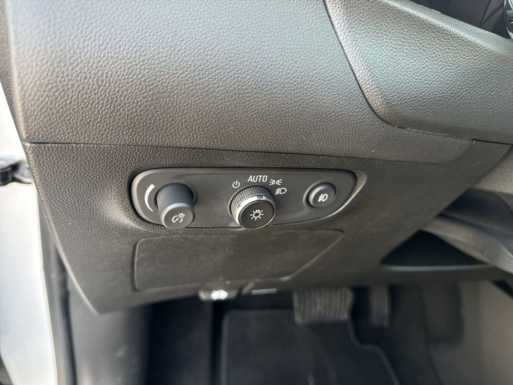 Certified 2022 Buick Encore GX Select w/ Sport Touring Package image 17