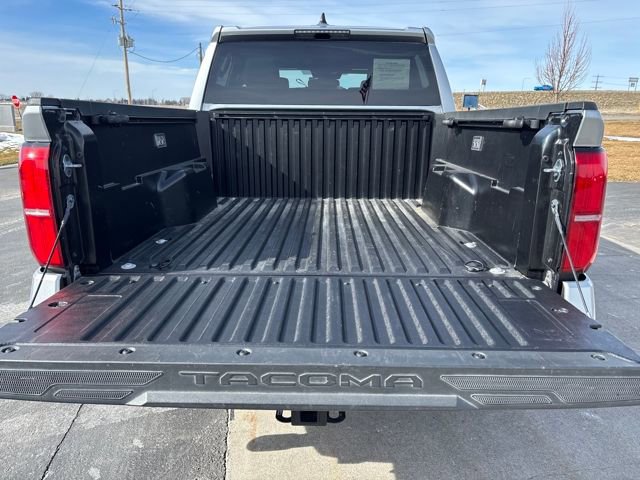 Used 2024 Toyota Tacoma TRD Sport AWD/4WD image 25
