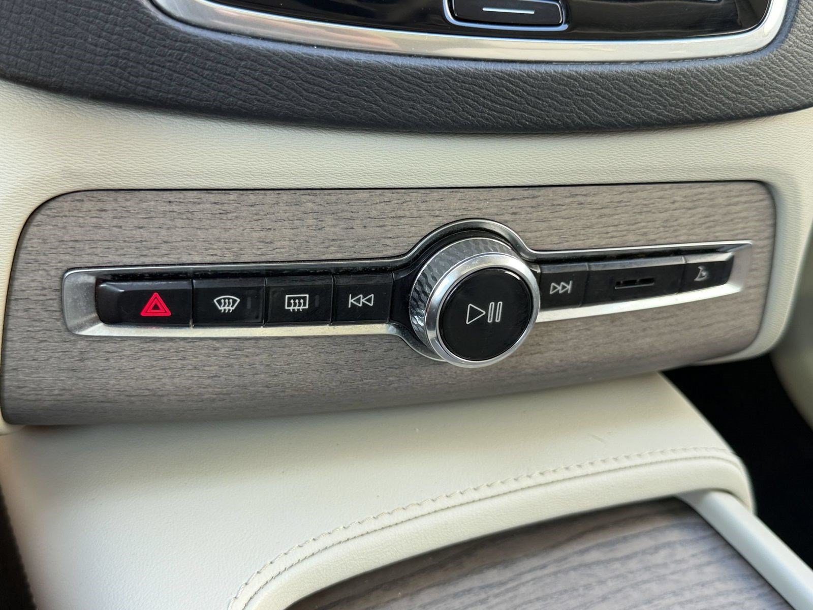 Used 2024 Volvo XC90 B6 Plus w/ Protection Package Premier AWD/4WD image 19