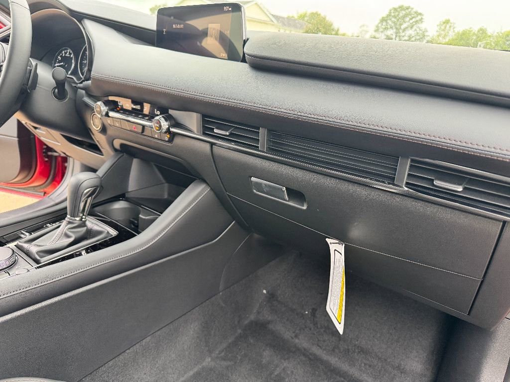 New 2026 MAZDA MAZDA3 Hatchback w/Premium Plus Pkg image 17