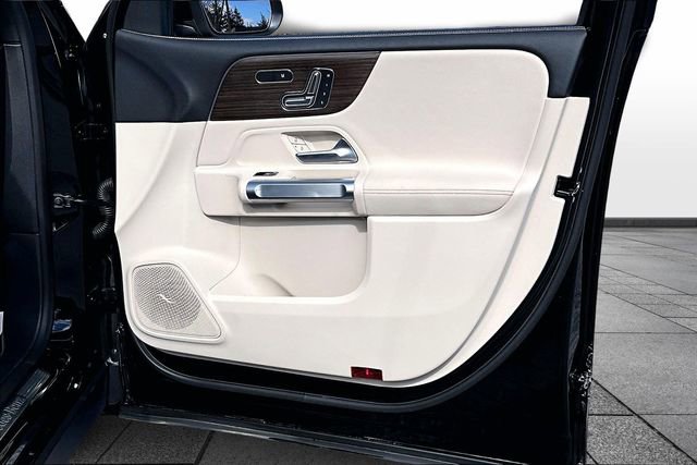 Used 2026 Mercedes-Benz GLB 250 4MATIC image 31