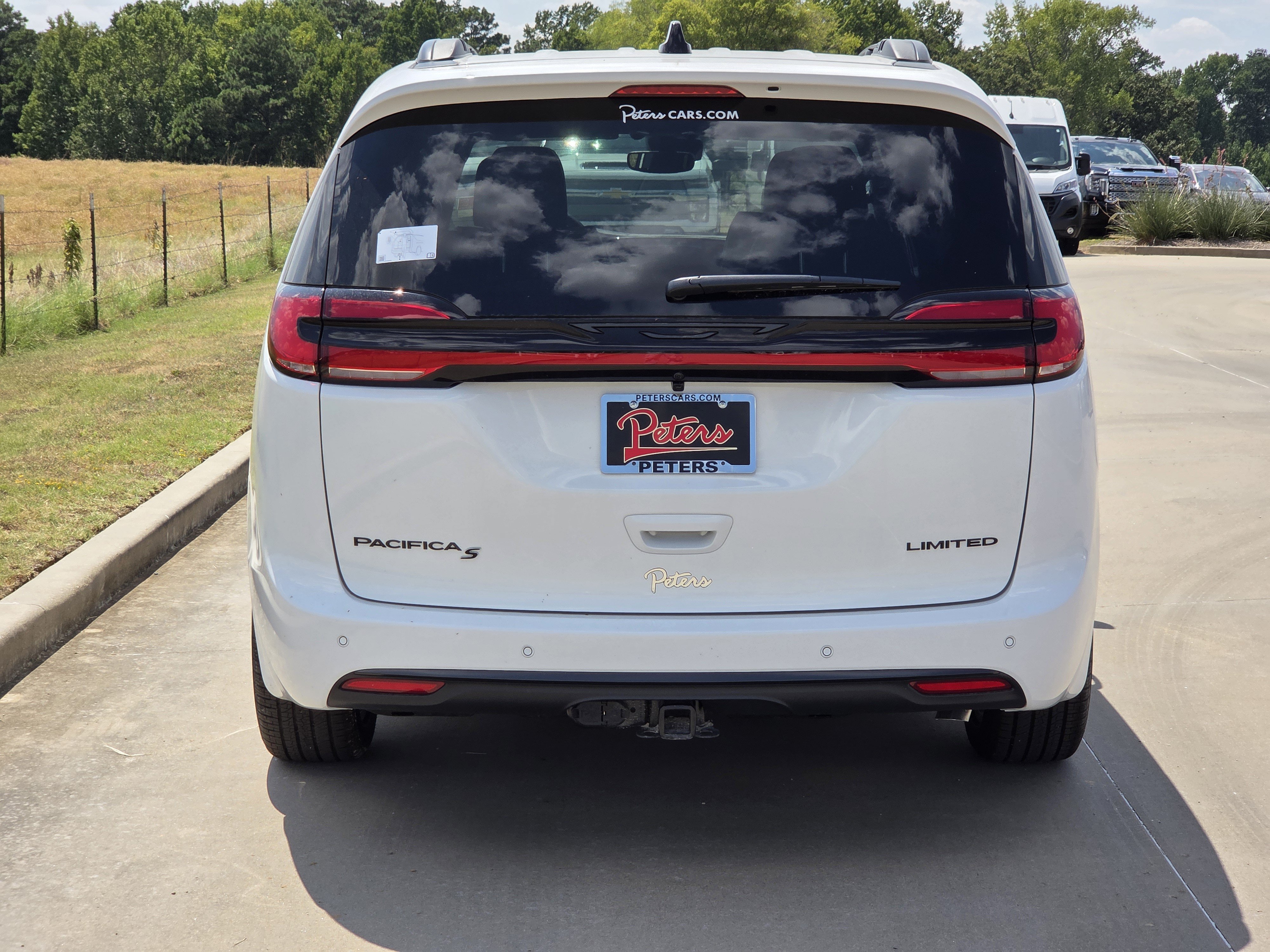 New 2027 Chrysler Pacifica Limited w/ Trailer Tow Group FWD image 4