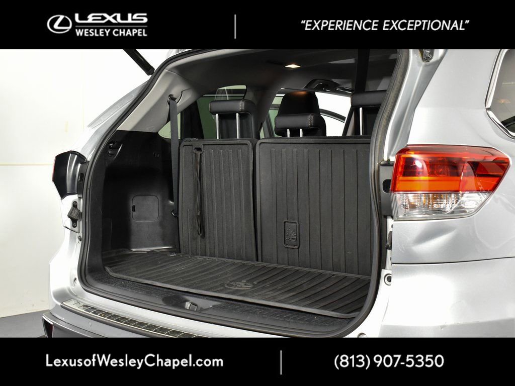 Used 2017 Toyota Highlander Limited image 16