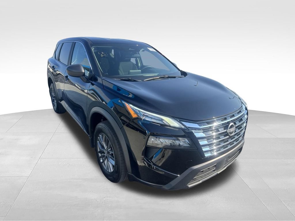 Used 2025 Nissan Rogue S AWD/4WD image 16