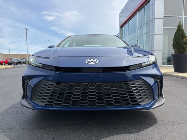 Used 2025 Toyota Camry SE FWD image 2