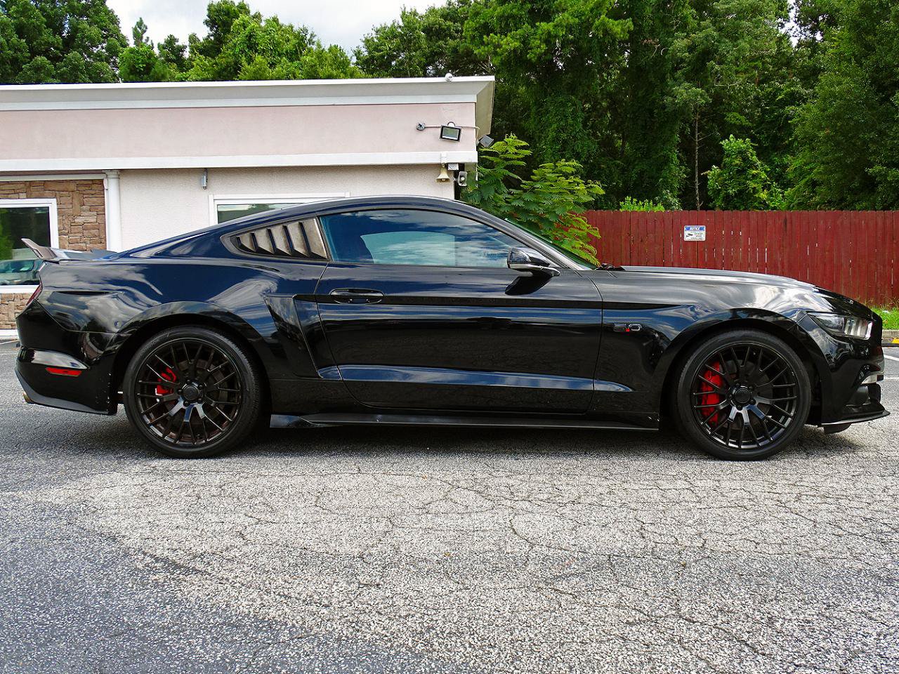 Used 2017 Ford Mustang GT Premium w/ Equipment Group 401A RWD image 16