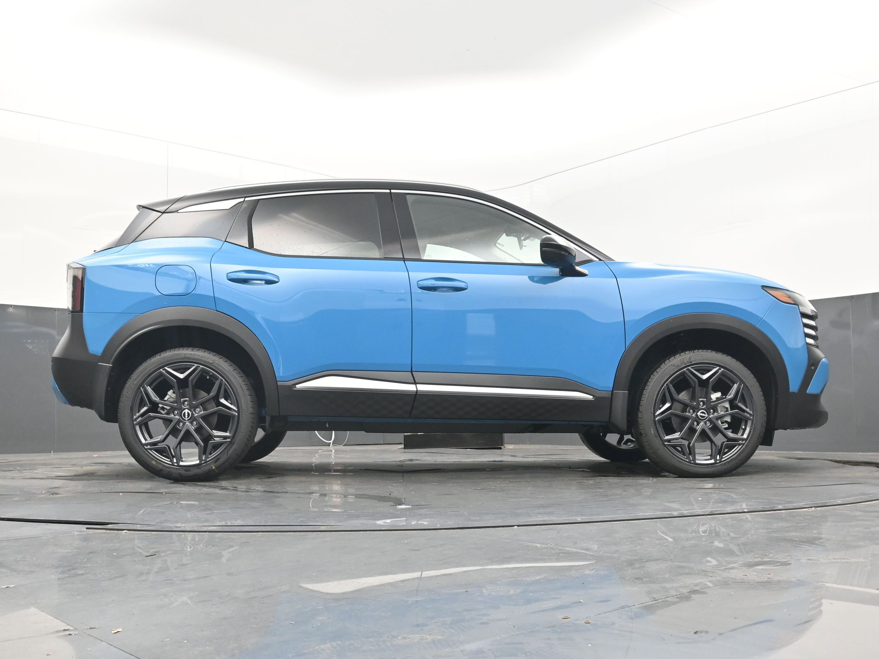 Certified 2025 Nissan Kicks SR image 29