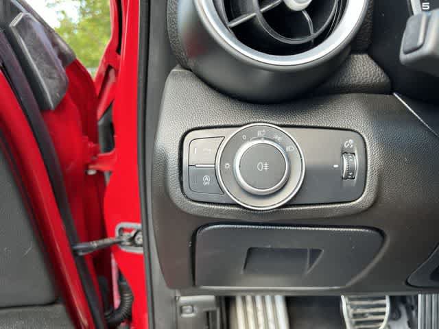 Used 2022 Alfa Romeo Giulia Ti AWD/4WD image 32