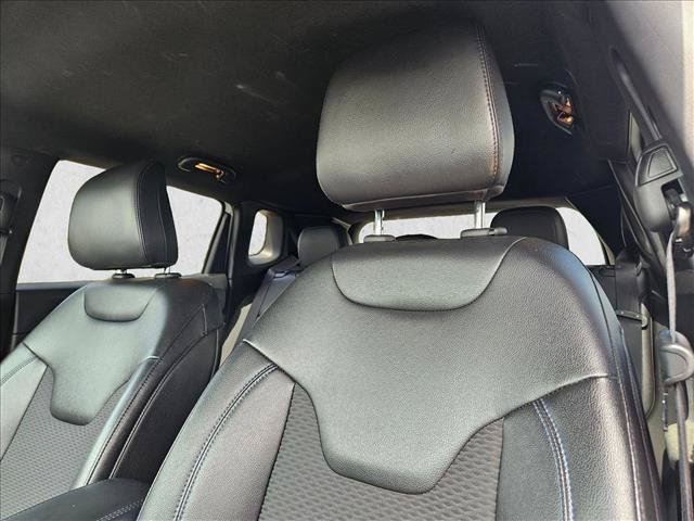 Used 2024 Jeep Compass Latitude AWD/4WD image 11