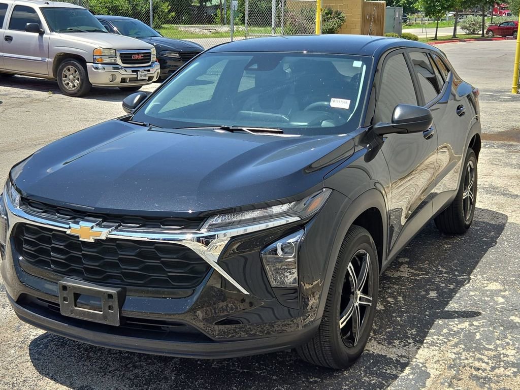 Used 2024 Chevrolet Trax LS w/ Driver Confidence Package FWD image 5