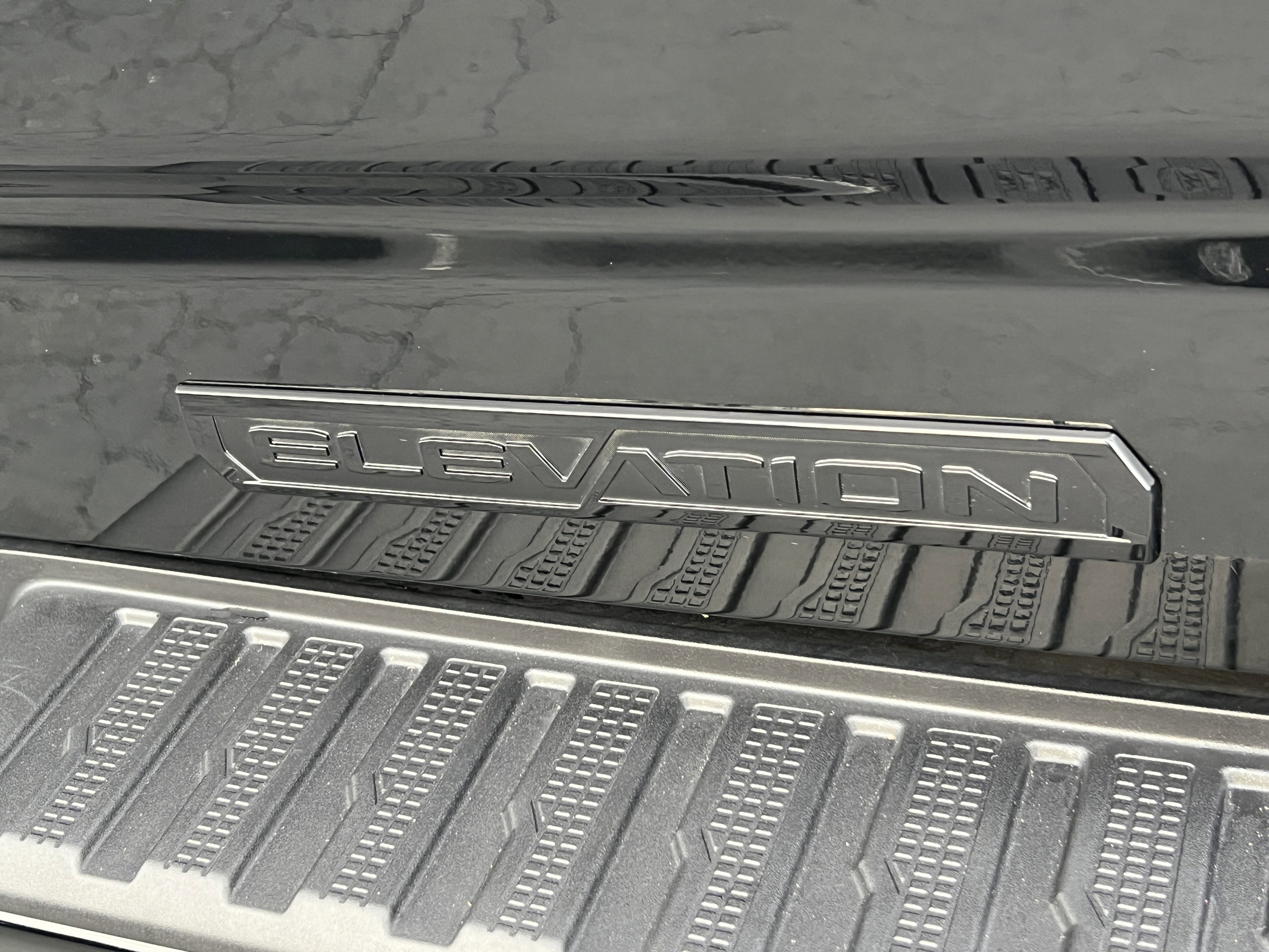 Used 2025 GMC Sierra 1500 Elevation image 9