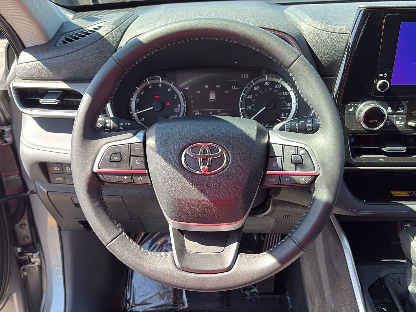 Used 2026 Toyota Highlander XLE AWD/4WD image 7