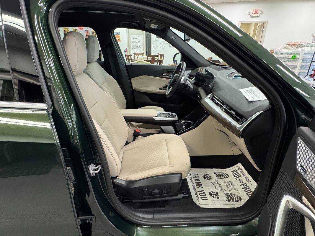 Used 2023 BMW X1 xDrive28i w/ Premium Package AWD/4WD image 16