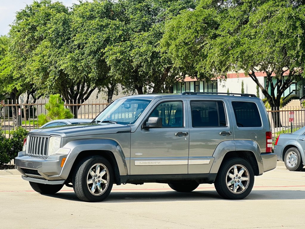 Used 2012 Jeep Liberty Sport RWD image 5