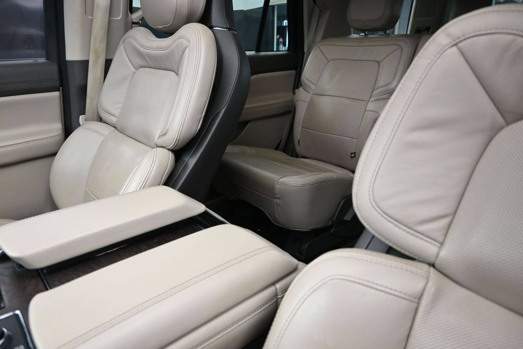 Used 2023 Lincoln Navigator Reserve AWD/4WD image 14