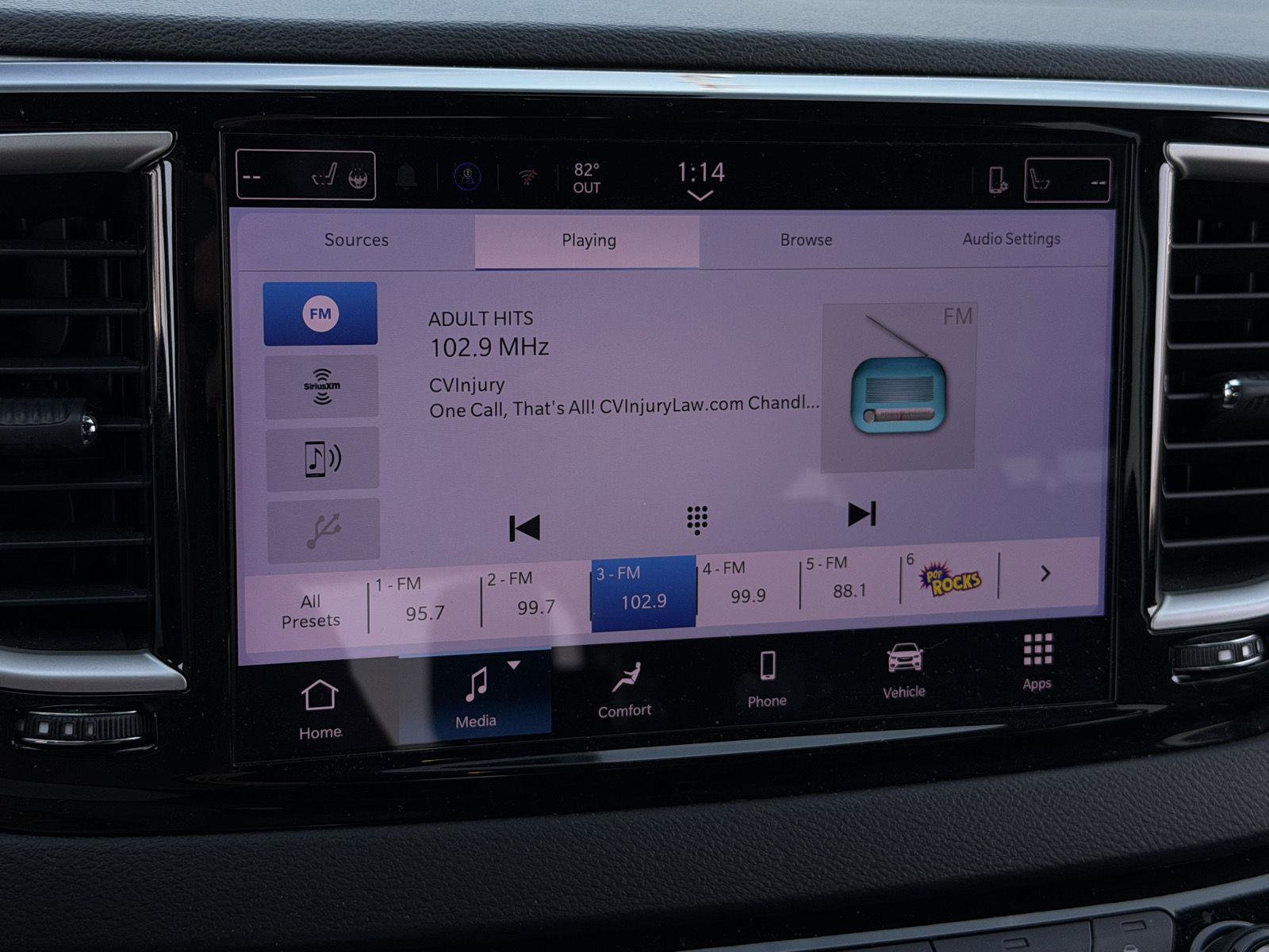 Used 2025 Chrysler Pacifica Select image 11
