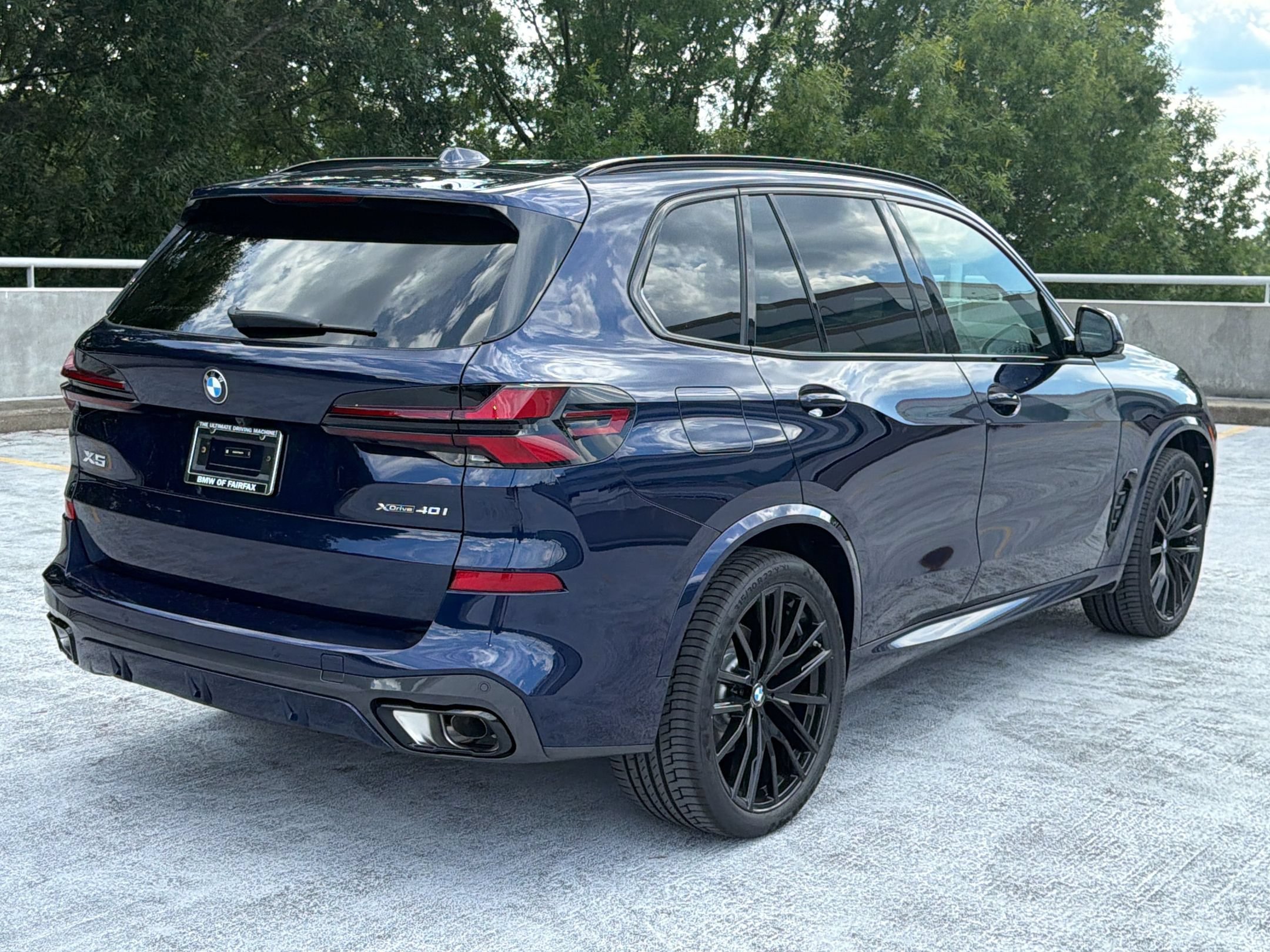 New 2026 BMW X5 xDrive40i w/ M Sport Package AWD/4WD image 9