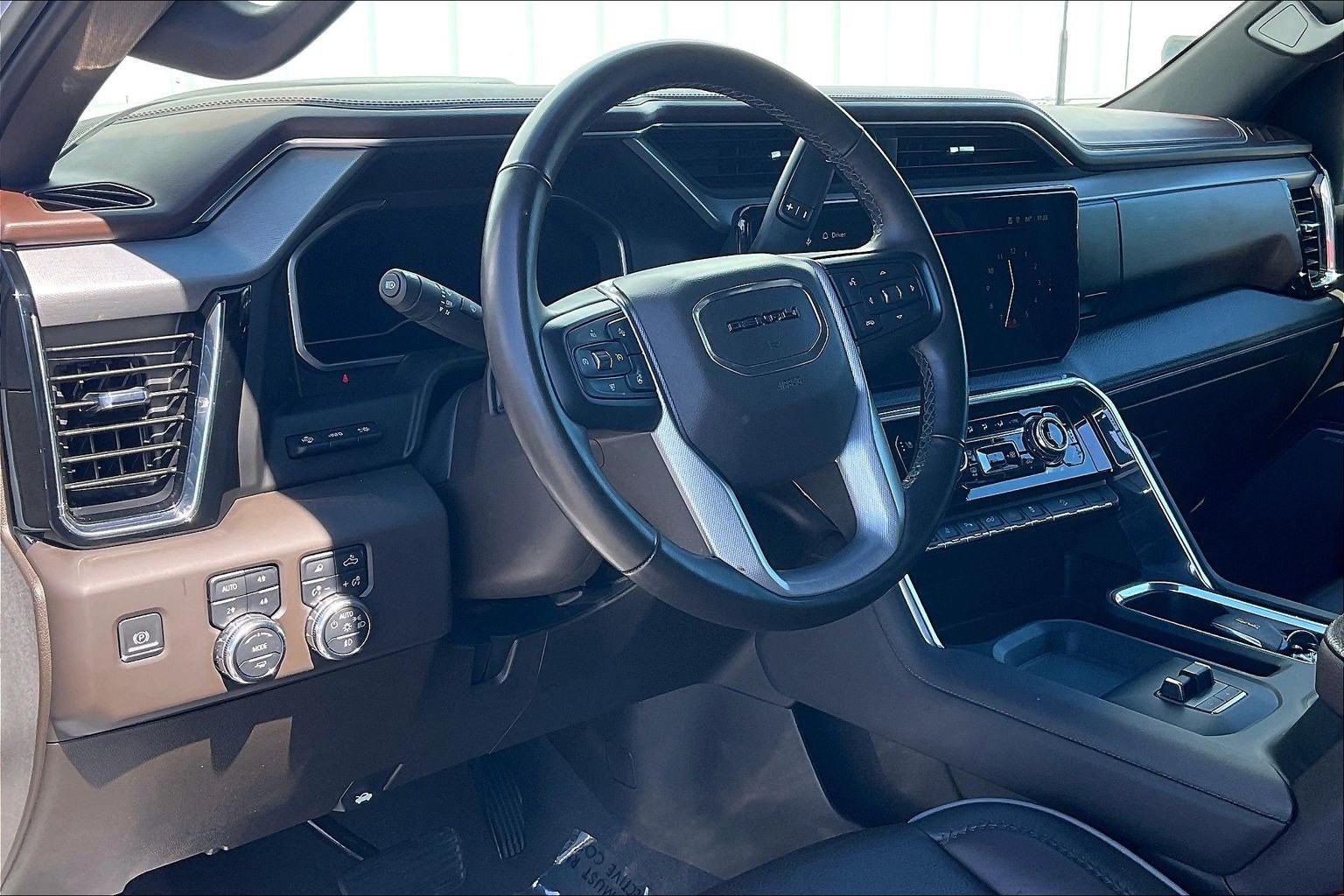 Used 2024 GMC Sierra 2500 Denali w/ Denali Reserve Package AWD/4WD image 18