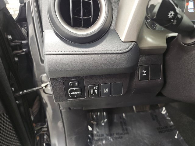 Used 2018 Toyota RAV4 LE w/ All Weather Liner Package AWD/4WD image 17