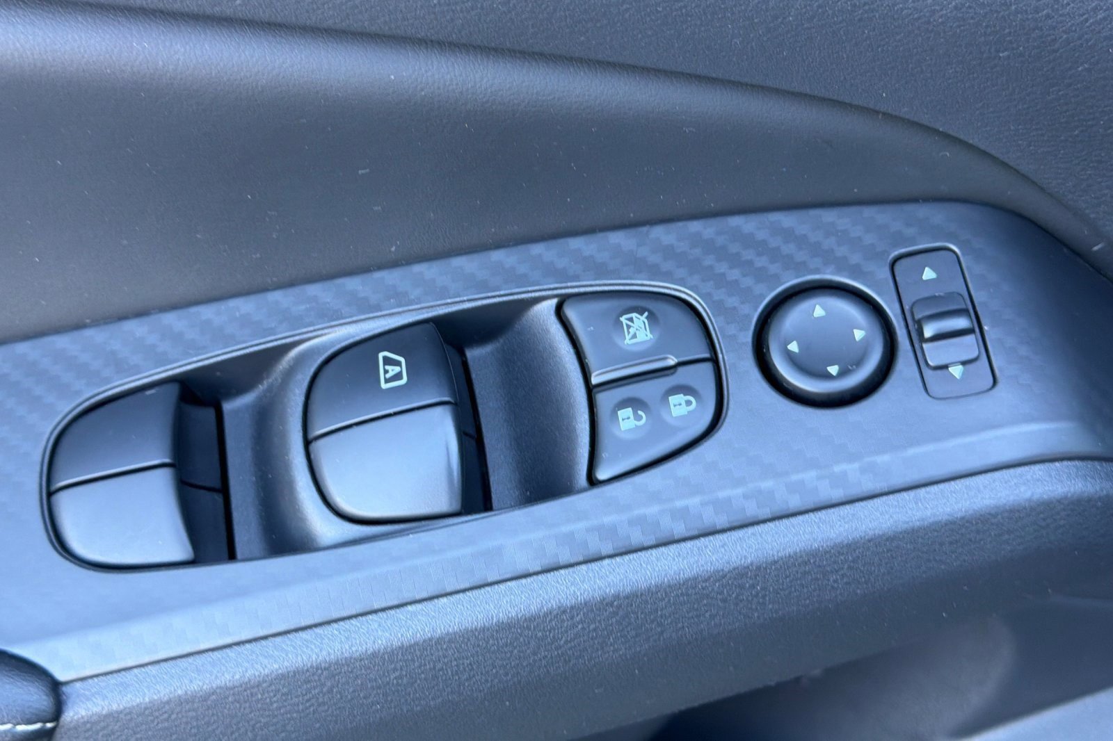 Used 2025 Nissan Altima 2.5 SV image 12