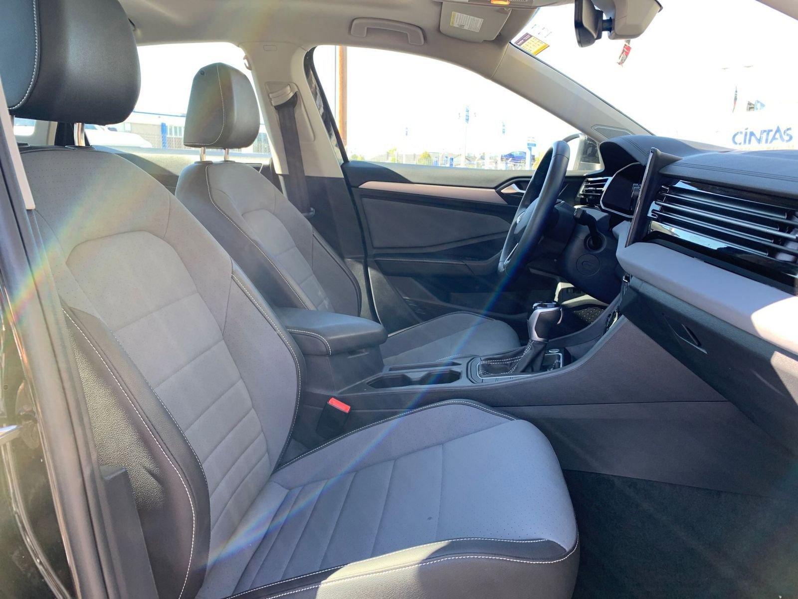 Used 2025 Volkswagen Jetta SE image 35