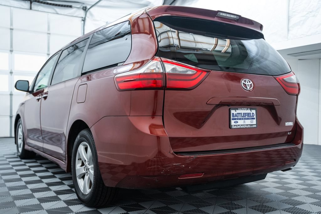 Used 2020 Toyota Sienna LE w/ LE Preferred Package FWD image 7