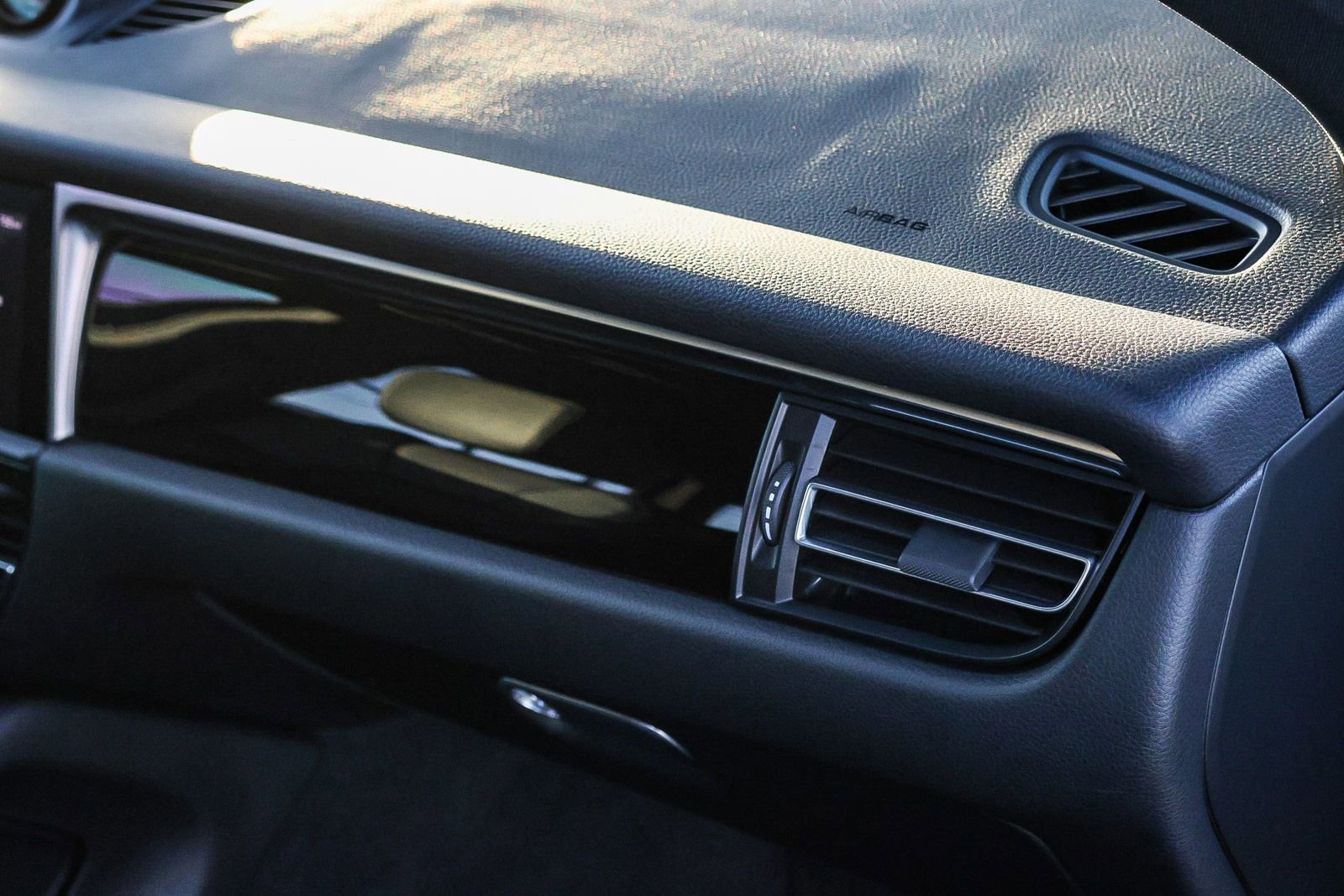 Used 2022 Porsche Macan Base image 18