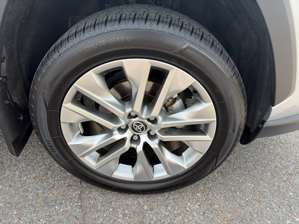 Used 2023 Toyota RAV4 XLE Premium image 28