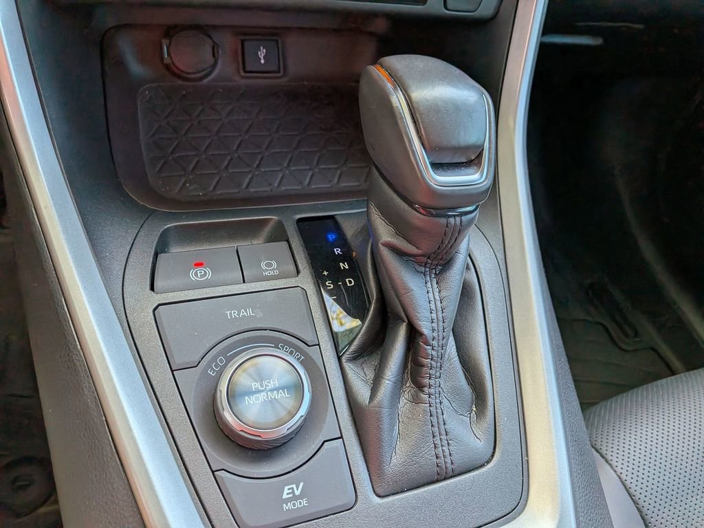 Used 2021 Toyota RAV4 Limited w/ Limited Grade Weather Package AWD/4WD image 25