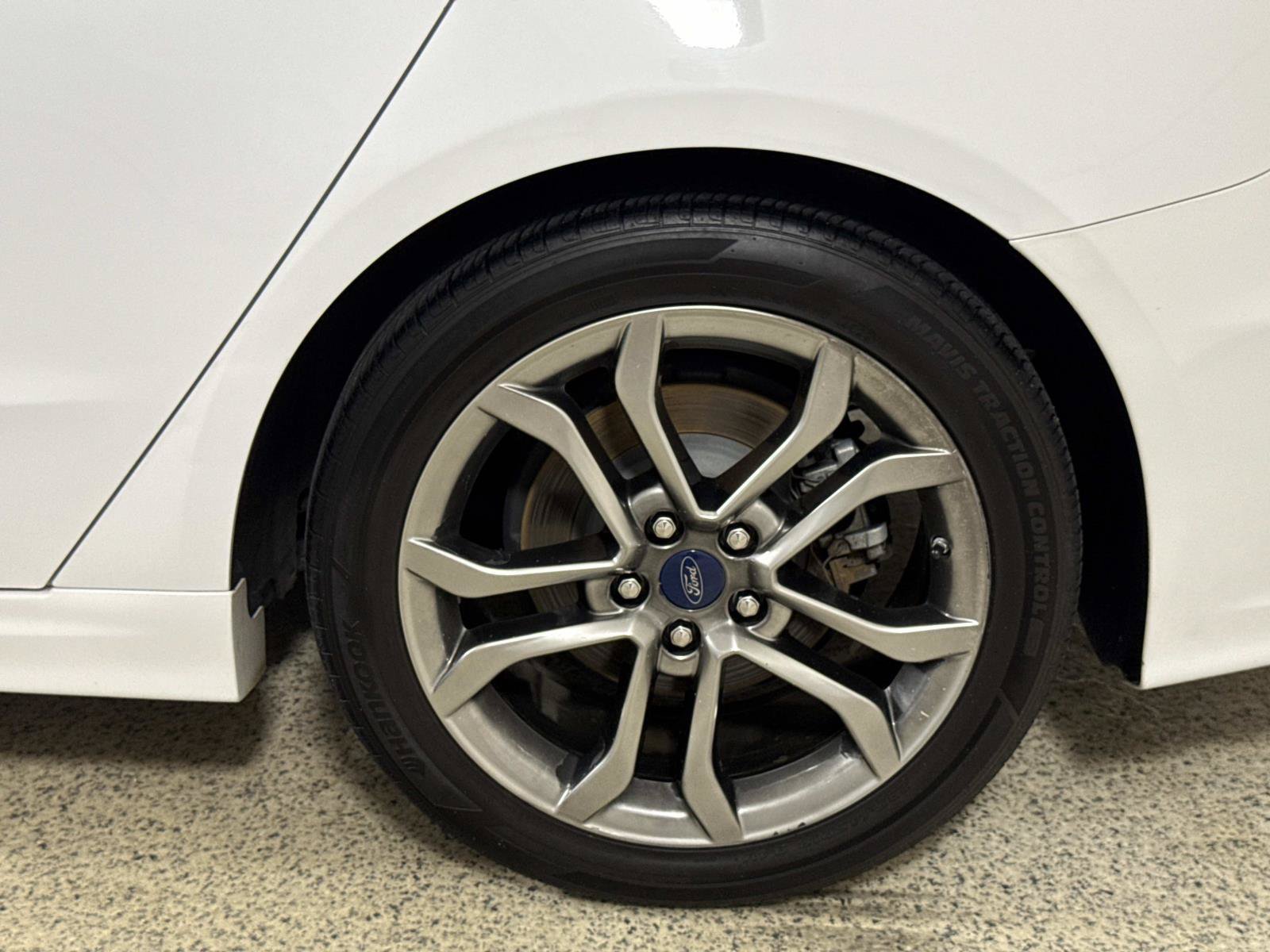 Used 2019 Ford Fusion Titanium FWD image 9